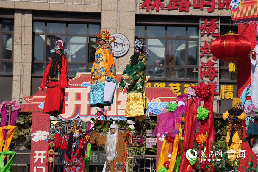 景陽(yáng)鎮(zhèn)金沖村《高抬》。人民網(wǎng) 陳明菊攝