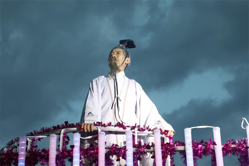 主題花車《情濃端午·離騷》中屈原的扮演者。李昊攝