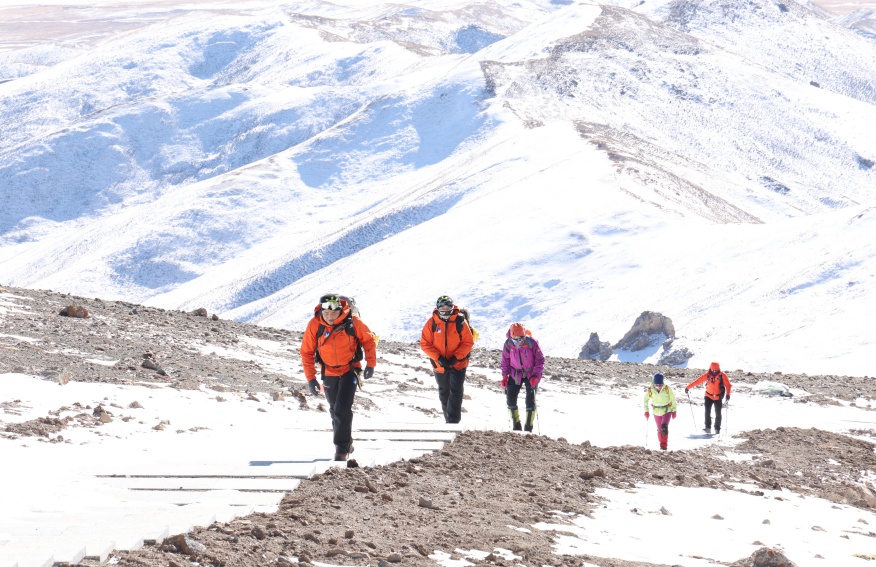 登山比賽。才旦桑吾攝